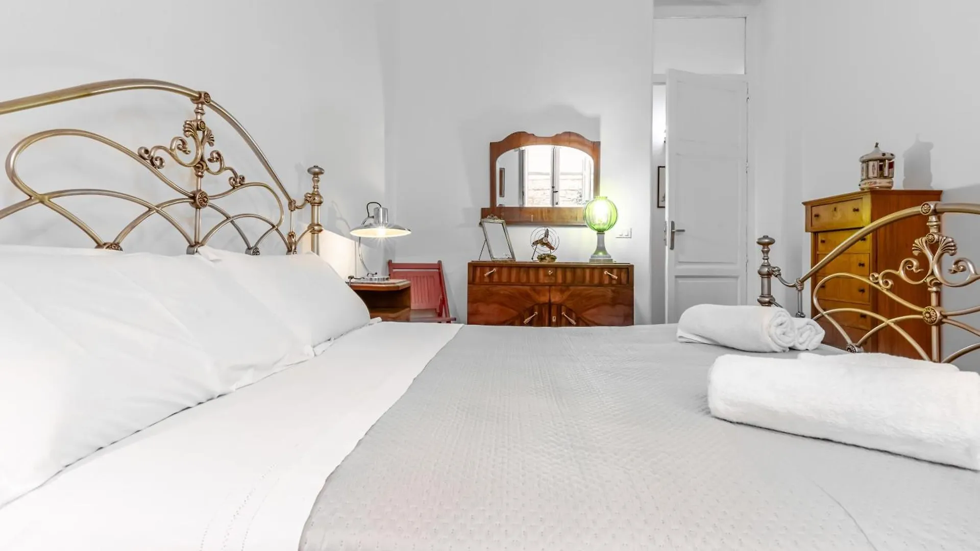 Near Palermo'S Historic Heart - Apt With Courtyard 0*, 巴勒莫 意大利