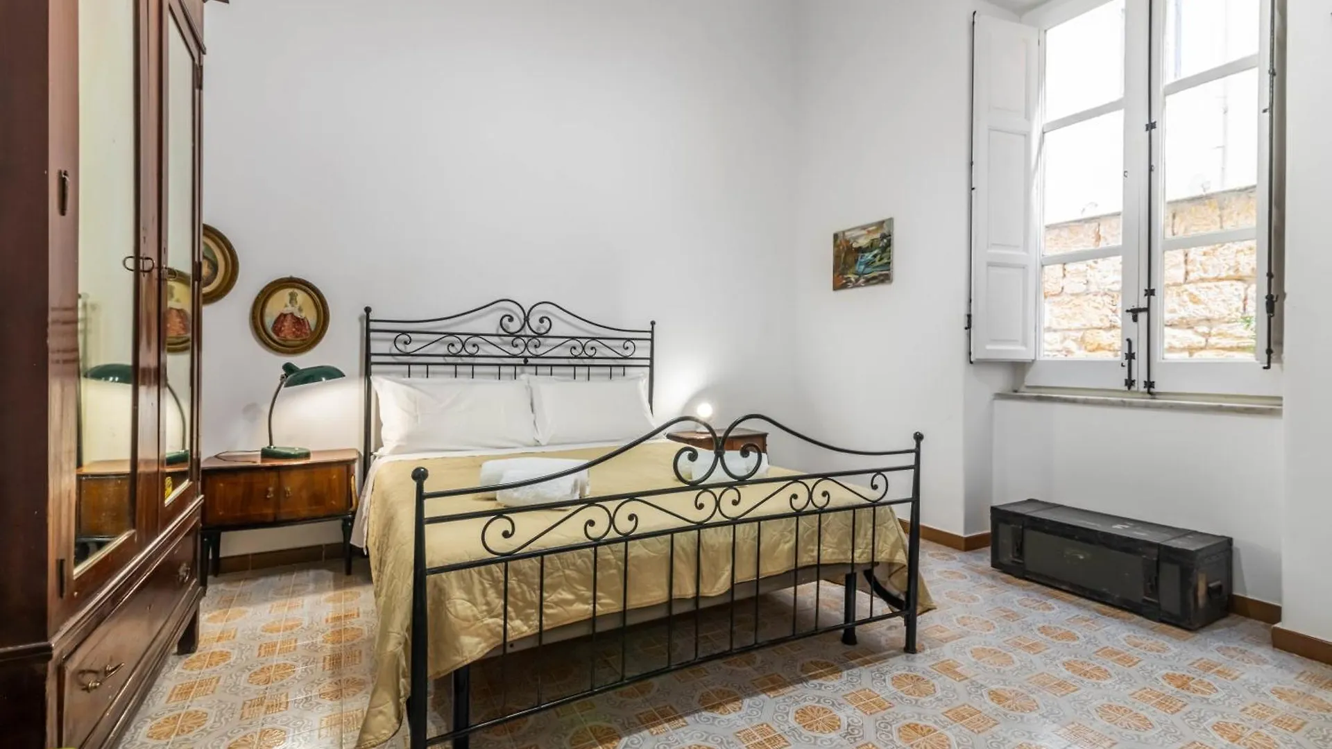 Near Palermo'S Historic Heart - Apt With Courtyard 公寓 巴勒莫